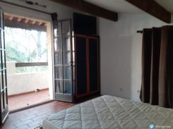 Chambre à l'étage donnant sur la piscine cliquez ici pour agrandir les photos de cette location à cap_d_agde