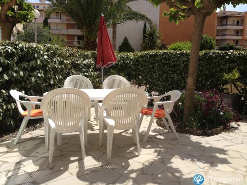 Photo n°2 de :Location Cap d'Agde rez de jardin piscine